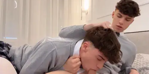 Kiekie18x fucks Xjonkuch after class