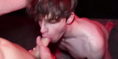 Sam Holister (aussie_sam) fucks Lachie Neil (urboylachie)
