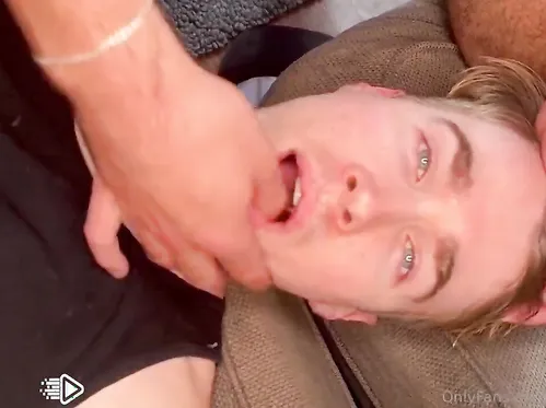 GeoScar – absolutely pounding a twink’s hole on the sofa before feeding him a load
